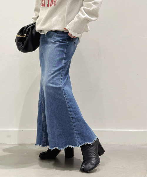 AP STUDIO（エーピーストゥディオ）の「へムカットデニムスカート（デニムスカート・レディース・ブルー/スミクロ・38/34/36）」の12枚目の写真