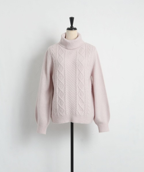 tocco closet(トッコ クローゼット)の「ラメ入りタートルネックダイヤ柄×ケーブル編みニットプルオーバー(ニット/セーター・レディース・オフホワイト/サックスブルー/ピンク・M)」の18枚目の写真