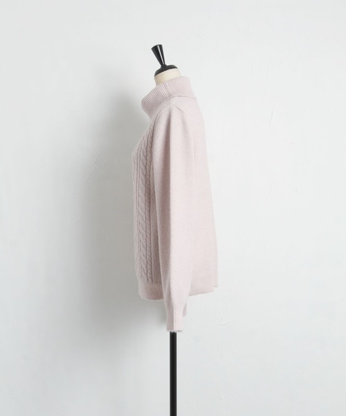 tocco closet(トッコ クローゼット)の「ラメ入りタートルネックダイヤ柄×ケーブル編みニットプルオーバー(ニット/セーター・レディース・オフホワイト/サックスブルー/ピンク・M)」の19枚目の写真