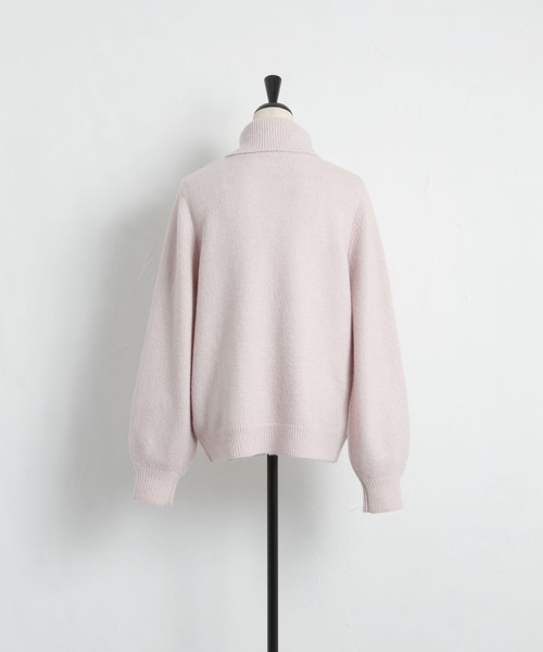 tocco closet(トッコ クローゼット)の「ラメ入りタートルネックダイヤ柄×ケーブル編みニットプルオーバー(ニット/セーター・レディース・オフホワイト/サックスブルー/ピンク・M)」の20枚目の写真
