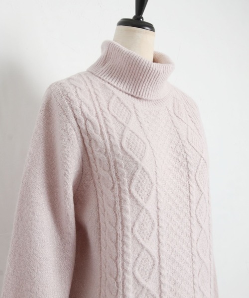 tocco closet(トッコ クローゼット)の「ラメ入りタートルネックダイヤ柄×ケーブル編みニットプルオーバー(ニット/セーター・レディース・オフホワイト/サックスブルー/ピンク・M)」の22枚目の写真