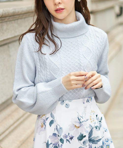tocco closet(トッコ クローゼット)の「ラメ入りタートルネックダイヤ柄×ケーブル編みニットプルオーバー(ニット/セーター・レディース・オフホワイト/サックスブルー/ピンク・M)」の10枚目の写真