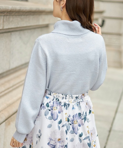 tocco closet(トッコ クローゼット)の「ラメ入りタートルネックダイヤ柄×ケーブル編みニットプルオーバー(ニット/セーター・レディース・オフホワイト/サックスブルー/ピンク・M)」の11枚目の写真