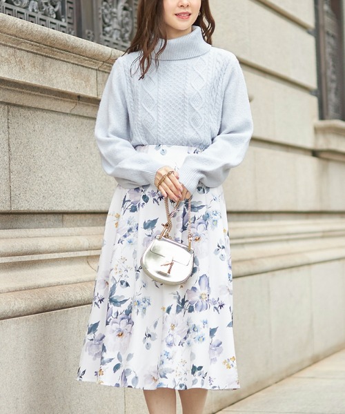 tocco closet(トッコ クローゼット)の「ラメ入りタートルネックダイヤ柄×ケーブル編みニットプルオーバー(ニット/セーター・レディース・オフホワイト/サックスブルー/ピンク・M)」の9枚目の写真