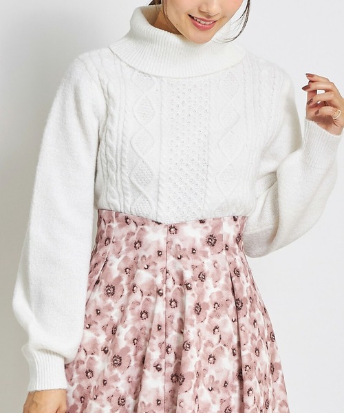 tocco closet(トッコ クローゼット)の「ラメ入りタートルネックダイヤ柄×ケーブル編みニットプルオーバー(ニット/セーター・レディース・オフホワイト/サックスブルー/ピンク・M)」の6枚目の写真
