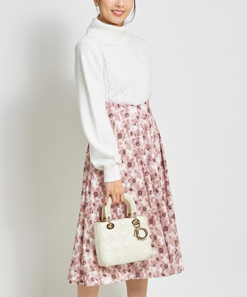 tocco closet(トッコ クローゼット)の「ラメ入りタートルネックダイヤ柄×ケーブル編みニットプルオーバー(ニット/セーター・レディース・オフホワイト/サックスブルー/ピンク・M)」の5枚目の写真