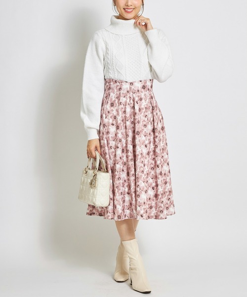tocco closet(トッコ クローゼット)の「ラメ入りタートルネックダイヤ柄×ケーブル編みニットプルオーバー(ニット/セーター・レディース・オフホワイト/サックスブルー/ピンク・M)」の4枚目の写真
