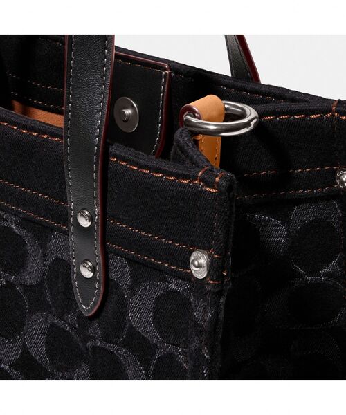 【美品！】COACH フィールドトート ブラック デニム スクエア ショルダー COACH（コーチ）の「フィールド トート 22・シグネチャー デニム