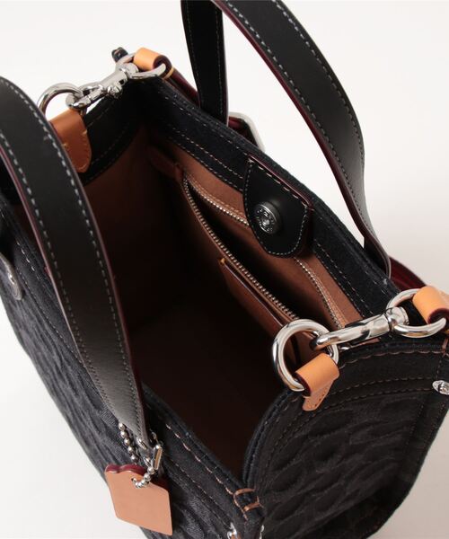 COACH（コーチ）の「フィールド トート 22・シグネチャー デニム