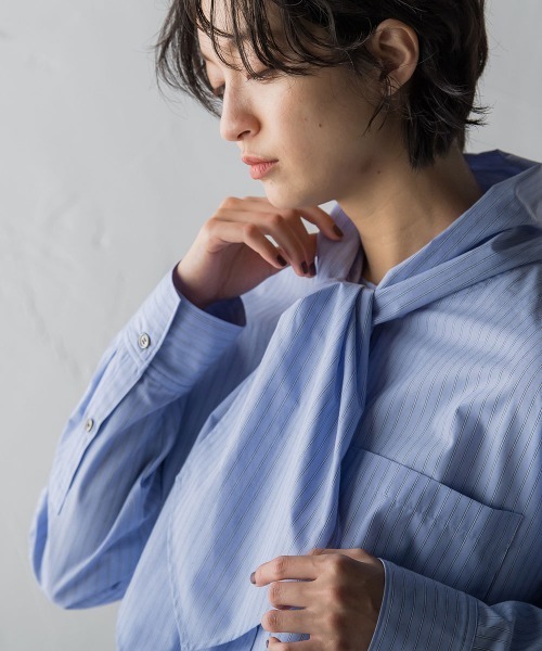 MAYSON GREY(メイソングレイ)の「スカーフネックストライプオーバーシャツ(シャツ/ブラウス・レディース・ブルー系その他/パープル系その他・M)」の3枚目の写真