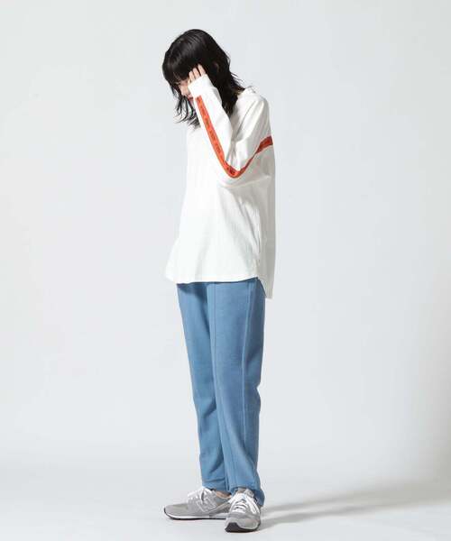 AVIREX(アヴィレックス)の「BACK LOGO TAPE TOPS/ バックロゴテープトップス(Tシャツ/カットソー・レディース・ブラック/ホワイト系2・F)」の16枚目の写真