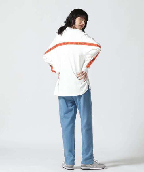 AVIREX(アヴィレックス)の「BACK LOGO TAPE TOPS/ バックロゴテープトップス(Tシャツ/カットソー・レディース・ブラック/ホワイト系2・F)」の17枚目の写真