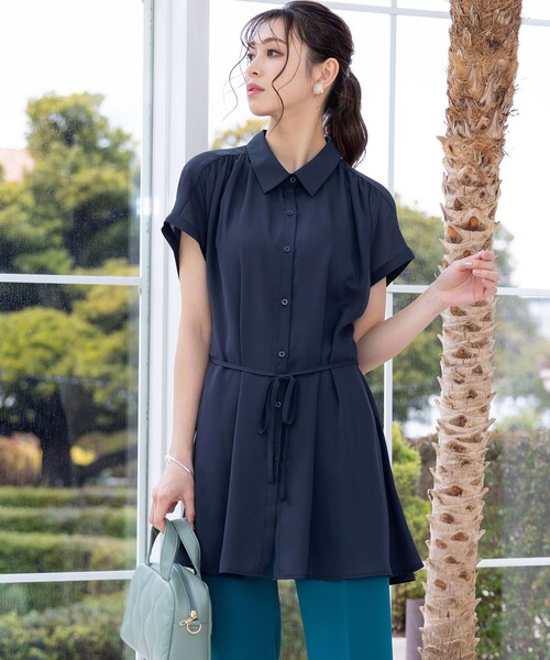 Tiaclasse（ティアクラッセ）の「【洗える】フレンチスリーブシャツチュニックブラウス（チュニック・レディース・ネイビー/ベージュ系その他/ライトピンク/グレイッシュベージュ/ブラック・XL/XXL）」の16枚目の写真