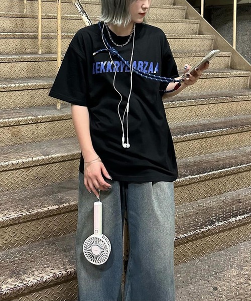 Chick(チック)の「▲Front Logo SS Tee / フロントロゴ半袖Tシャツ(Tシャツ/カットソー・レディース・ブラック/ベージュ/ホワイト・M/L/XL)」の3枚目の写真