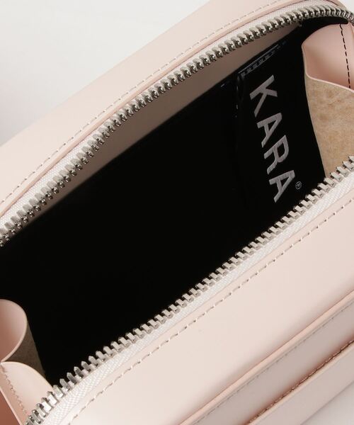 KARA（カラ）の「COBRA CAMERA BAG（ショルダーバッグ・レディース・ベビーピンク・ONE SIZE）」の4枚目の写真