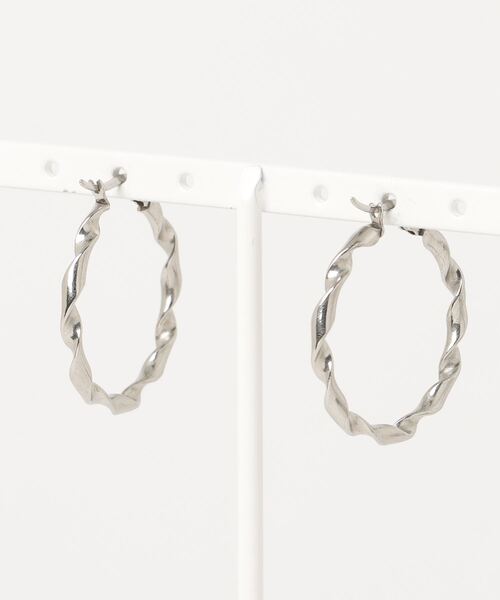 Mag.（マグ）の「【Stainless】Twist Ring Pierce 30mm-ツイストリング ピアス（ピアス（両耳用）・メンズ・ブラック/シルバー/ゴールド・FREE）」の7枚目の写真