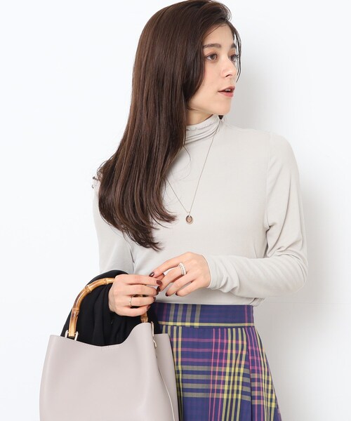 DRESKIP(ドレスキップ)の「◆大人なシアー感 レイヤードにぴったりのインナータートル【SHOO WARM/吸湿発熱】(Tシャツ/カットソー・レディース・オフホワイト/ホワイト系5/ブラック/スモーキーグリーン系/ライトオレンジ系/サックスブルー/ライトグレー・02/03/04)」の22枚目の写真