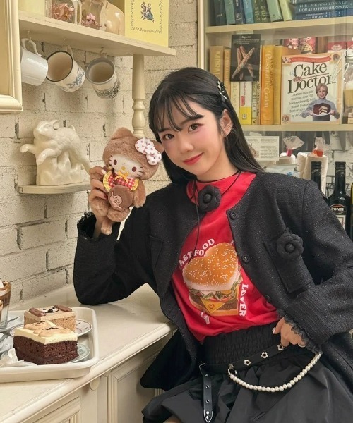 LAC-VERT(ラック・ヴェール)の「オーバーサイズフードTシャツ(Tシャツ/カットソー・レディース・ライトグレー/ホワイト/レッド/パープル・FREE)」の10枚目の写真