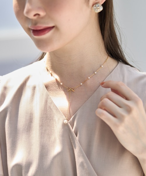 tocco closet（トッコ　クローゼット）の「リボン×パールネックレス（ネックレス・レディース・ゴールド・FREE）」の3枚目の写真