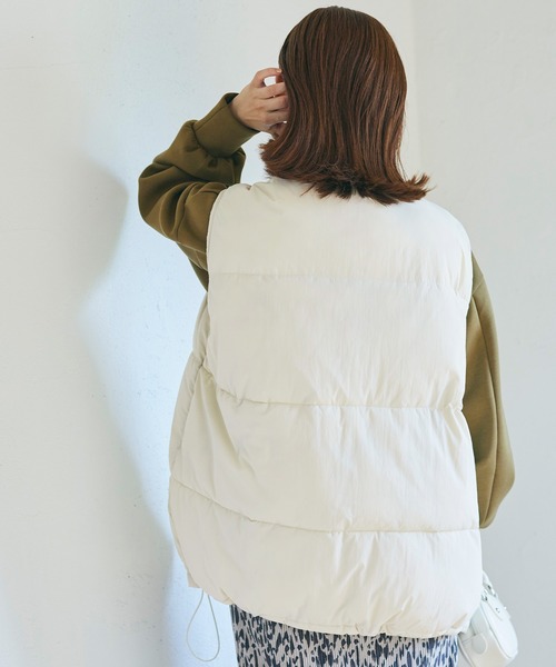 coca（coca）（コカ）の「ユニセックスVネック中綿ベスト（ダウンベスト・レディース・アイボリー/ブラック・M/L）」の4枚目の写真