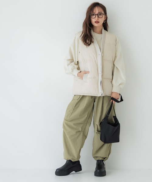 coca（coca）（コカ）の「ユニセックスVネック中綿ベスト（ダウンベスト・レディース・アイボリー/ブラック・M/L）」の5枚目の写真