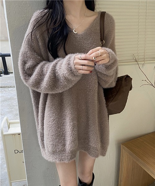 gossip！ロサンゼルス（ゴシップロサンゼルス）の「YUGA　Vネック　ルーズシルエットセーター（ニット/セーター・レディース・ブラウン/ブルー/オフホワイト/レッド/ブラック・FREE）」の3枚目の写真