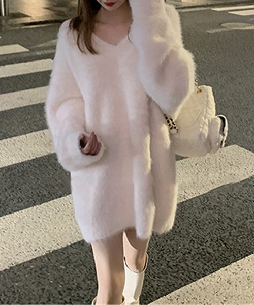 gossip！ロサンゼルス（ゴシップロサンゼルス）の「YUGA　Vネック　ルーズシルエットセーター（ニット/セーター・レディース・ブラウン/ブルー/オフホワイト/レッド/ブラック・FREE）」の2枚目の写真