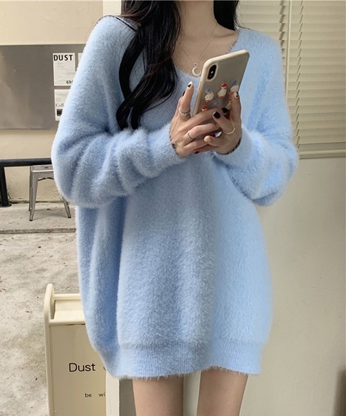 gossip！ロサンゼルス（ゴシップロサンゼルス）の「YUGA　Vネック　ルーズシルエットセーター（ニット/セーター・レディース・ブラウン/ブルー/オフホワイト/レッド/ブラック・FREE）」の4枚目の写真