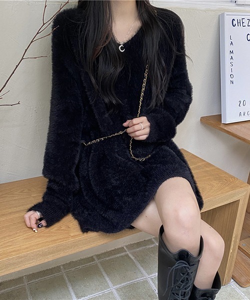 gossip！ロサンゼルス（ゴシップロサンゼルス）の「YUGA　Vネック　ルーズシルエットセーター（ニット/セーター・レディース・ブラウン/ブルー/オフホワイト/レッド/ブラック・FREE）」の9枚目の写真