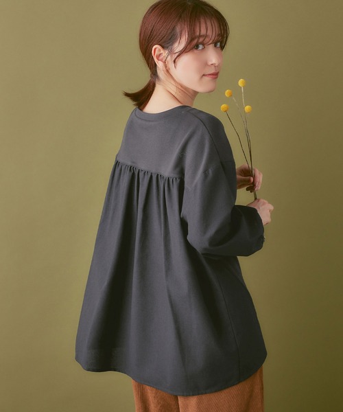 Viola e Viola(ヴィオラエヴィオラ)の「綿混ミニ裏毛異素材切替フレアートップス(Tシャツ/カットソー・レディース・グリーン/ライトグレー/スミクロ・M/L/3L/LL)」の3枚目の写真