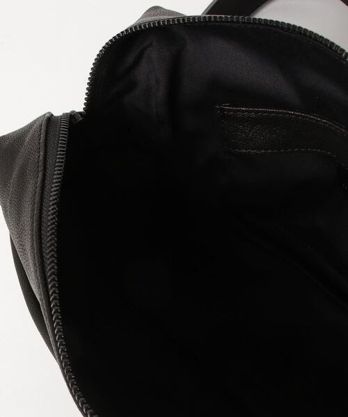 PATRICK STEPHAN（パトリックステファン）の「PATRICK STEPHAN/パトリックステファン/Leather shoulder bag 'tofu'　ショルダーバッグ/224ABG04（ショルダーバッグ・メンズ・ブラック・F）」の4枚目の写真