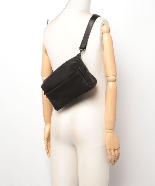 PATRICK STEPHAN（パトリックステファン）の「PATRICK STEPHAN/パトリックステファン/Leather shoulder bag 'tofu'　ショルダーバッグ/224ABG04（ショルダーバッグ・メンズ・ブラック・F）」の5枚目の写真