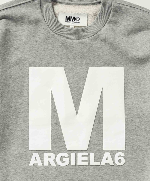 MM6 Maison Margiela（ｴﾑｴﾑｼｯｸｽ ﾒｿﾞﾝ ﾏﾙｼﾞｪﾗ）の「MM6 Maison Margiela(エムエムシックス メゾン マルジェラ)Kids & Junior ブランドロゴ長袖スウェットプルオーバー（パーカー・キッズ・グレー・12Y/16Y/14Y/10Y）」の5枚目の写真