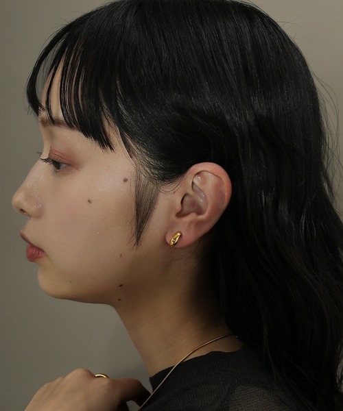 voov(ブーブ)の「【金属アレルギー対応】小さめ 艶感 ドロップ型 イヤリング 結婚式 デイリー(イヤリング・レディース・ゴールド/シルバー・フリー)」の16枚目の写真