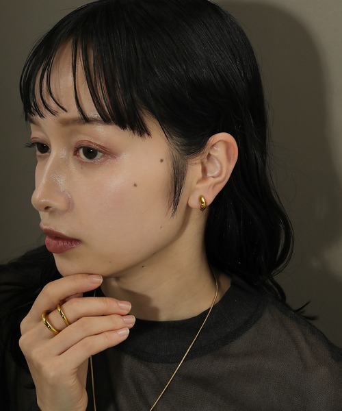 voov(ブーブ)の「【金属アレルギー対応】小さめ 艶感 ドロップ型 イヤリング 結婚式 デイリー(イヤリング・レディース・ゴールド/シルバー・フリー)」の10枚目の写真