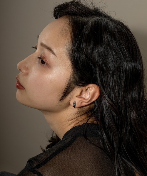 voov(ブーブ)の「【金属アレルギー対応】小さめ 艶感 ドロップ型 イヤリング 結婚式 デイリー(イヤリング・レディース・ゴールド/シルバー・フリー)」の7枚目の写真