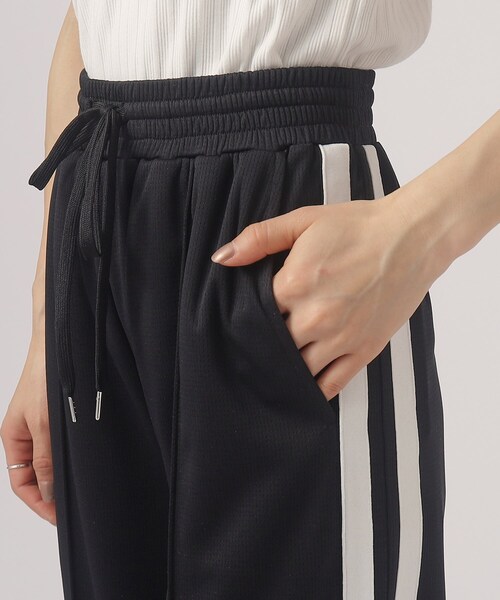 Cutie Blonde(キューティーブロンド)の「◆【セットアップ可】ライン入り トラックワイドパンツ(その他パンツ・レディース・グレー/ネイビー/ブラック・02/03/04)」の20枚目の写真