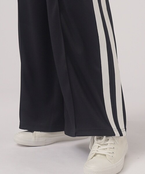 Cutie Blonde(キューティーブロンド)の「◆【セットアップ可】ライン入り トラックワイドパンツ(その他パンツ・レディース・グレー/ネイビー/ブラック・02/03/04)」の21枚目の写真