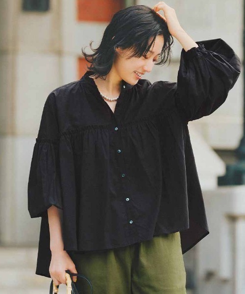 Live in comfort(リブインコンフォート)の「リブ イン コンフォート 大人に似合う 甘すぎないコットンフリルブラウス(シャツ/ブラウス・レディース・ホワイト/ミント/ブラック/ラベンダー・X-LARGE/LARGE/MEDIUM/SMALL/XX-LARGE)」の3枚目の写真