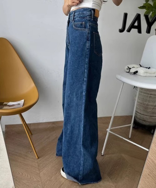 COCOMOMO(ココモモ)の「ワイドデニムパンツ ハイウエストダブルボタン(デニムパンツ・レディース・ダークブルー/ブラック・S/M/L)」の3枚目の写真