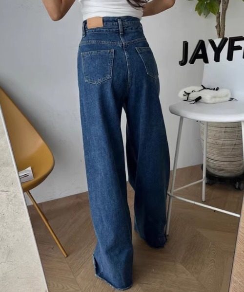 COCOMOMO(ココモモ)の「ワイドデニムパンツ ハイウエストダブルボタン(デニムパンツ・レディース・ダークブルー/ブラック・S/M/L)」の4枚目の写真