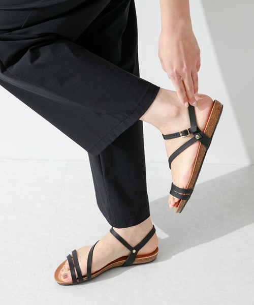 PLAKTON(プラクトン)の「PLAKTON ダブルクロスストラップサンダル(サンダル・レディース・ブラック/ゴールド系その他・38/37)」の1枚目の写真