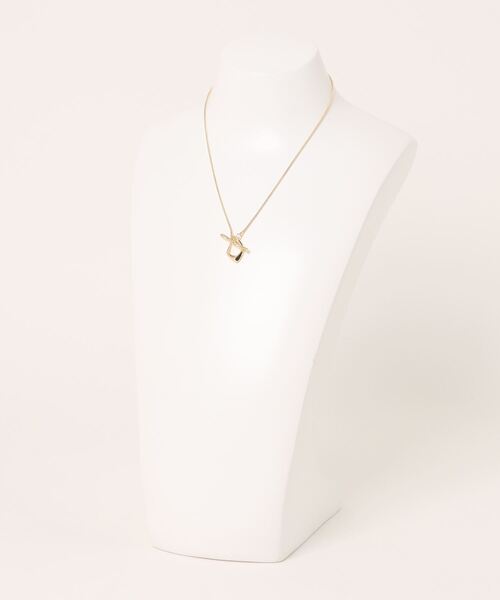 Q(キュー)の「マンテルショートネックレス(ネックレス・レディース・ゴールド/シルバー・ONE SIZE)」の6枚目の写真