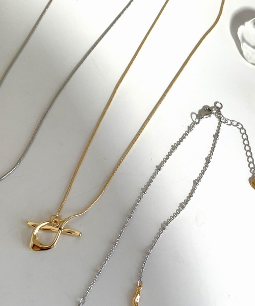 Q(キュー)の「マンテルショートネックレス(ネックレス・レディース・ゴールド/シルバー・ONE SIZE)」の1枚目の写真