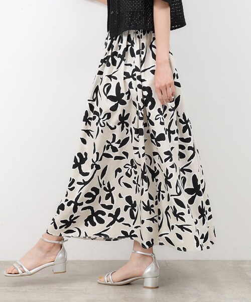 OPAQUE.CLIP（オペークドットクリップ）の「◆ボタニカルフラワー ボリュームフレアスカート【洗濯機洗い可】（スカート・レディース・ダークブラウン系/アイボリー系・36/38/40）」の11枚目の写真