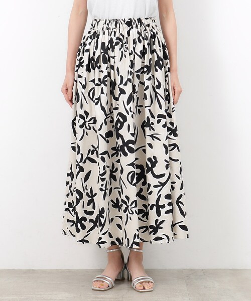 OPAQUE.CLIP（オペークドットクリップ）の「◆ボタニカルフラワー ボリュームフレアスカート【洗濯機洗い可】（スカート・レディース・ダークブラウン系/アイボリー系・36/38/40）」の7枚目の写真