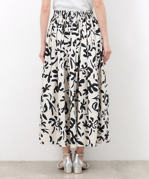 OPAQUE.CLIP（オペークドットクリップ）の「◆ボタニカルフラワー ボリュームフレアスカート【洗濯機洗い可】（スカート・レディース・ダークブラウン系/アイボリー系・36/38/40）」の5枚目の写真