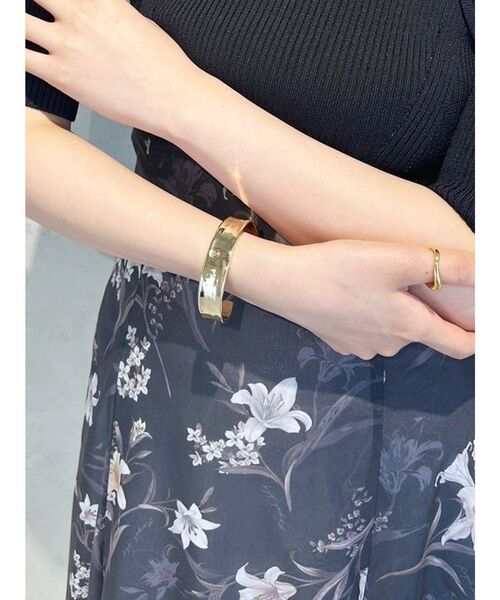 MERCURYDUO（マーキュリーデュオ）の「ゴールドシンプルバングル（バングル/リストバンド・レディース・ゴールド・FREE）」の3枚目の写真