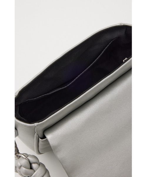 rienda(リエンダ)の「ブレイドハンドル2WAYバッグ(ショルダーバッグ・レディース・シルバー/ブラック・FREE)」の5枚目の写真