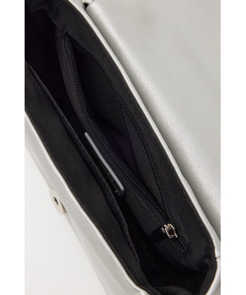 rienda(リエンダ)の「ブレイドハンドル2WAYバッグ(ショルダーバッグ・レディース・シルバー/ブラック・FREE)」の4枚目の写真